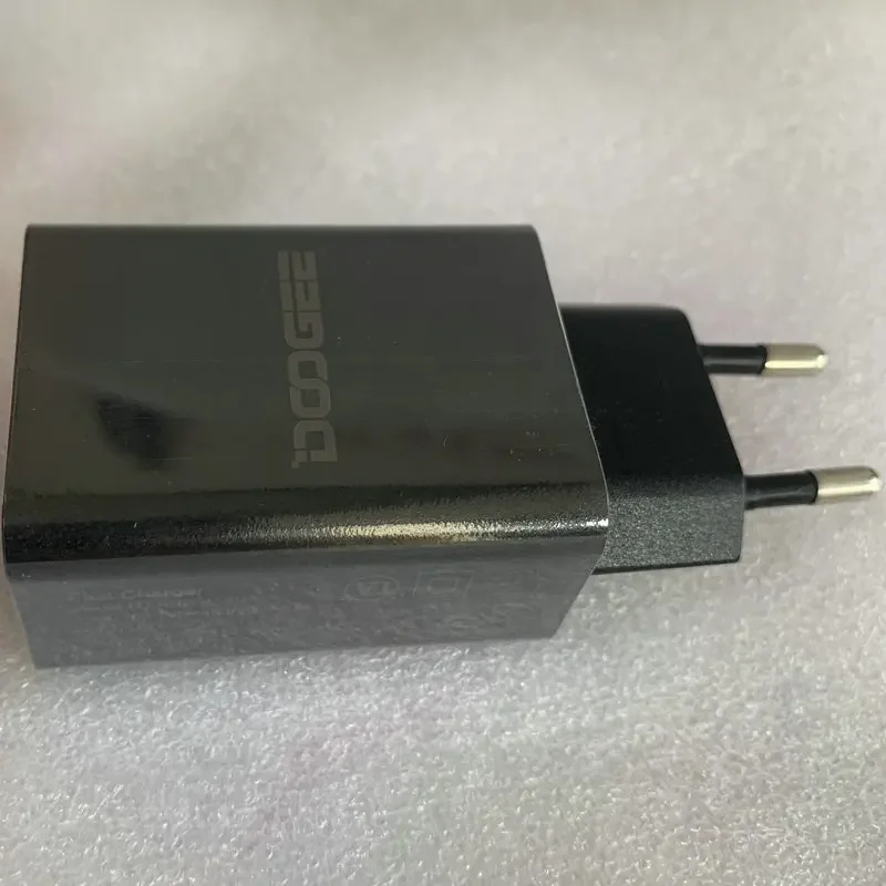 Adaptador de energia para doog - Travel Accessories For Europe avaliação e preço